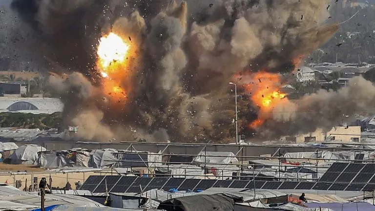 مذكرة  للجنائية الدولية تتهم إسرائيل باستهداف مدنيي غزة لفرض التهجير القسري.. تفاصيل قانونية جديدة